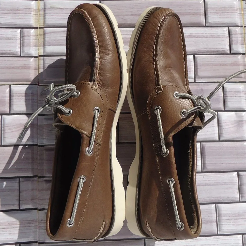 Sperry size 10
